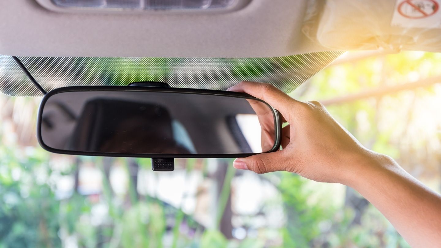 setting your rear view mirror